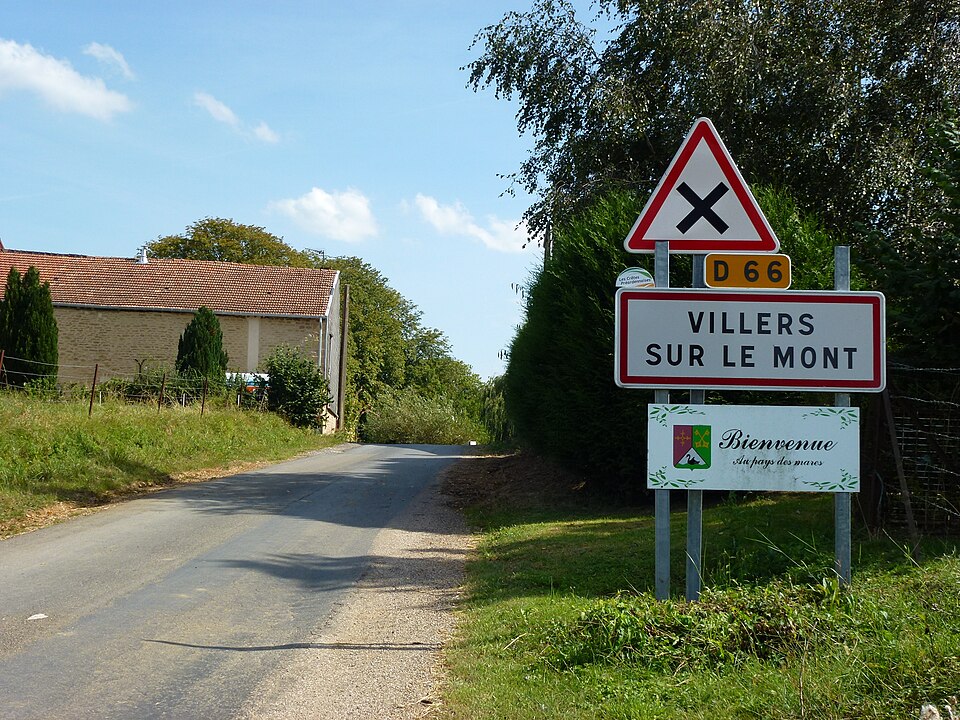 Villers — sur — le — Mont (Ardennes) city limit sign