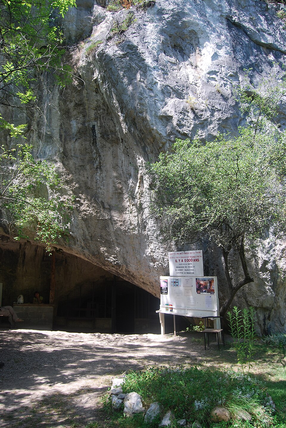 Entrée de la grotte de la Vache