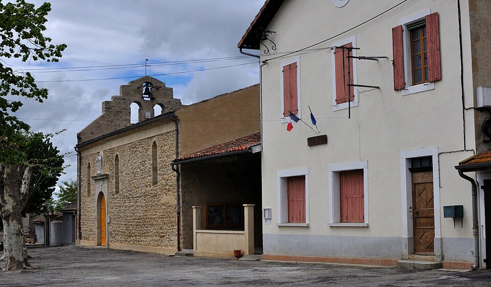 Besset — Mairie et église