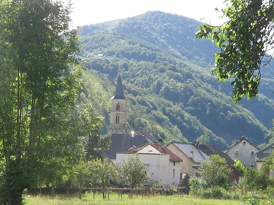 Fr Ariège Biert village p — ad20070808 — 17h49m19s — d
