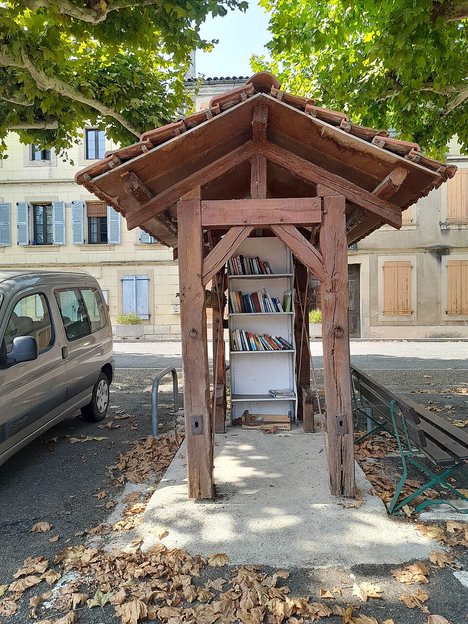 Les Bordes — sur — Arize — Place Ladeveze — boîte à livres