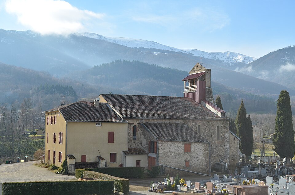 Eglise de Brassac et montagne — Brassac (Ariège)