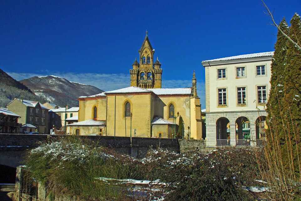 L'église St — Étienne de Seix (Ariège) côté est.
