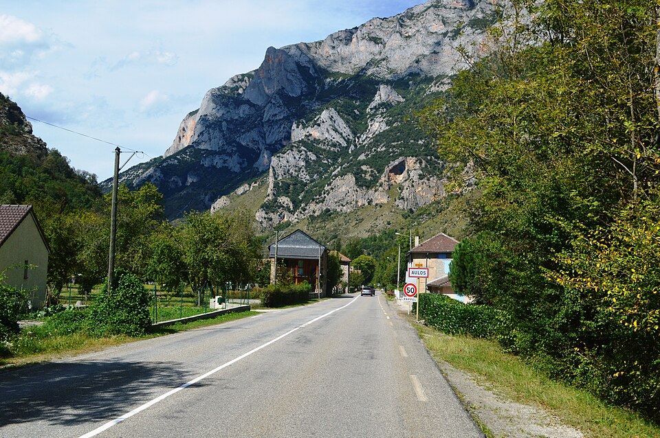Aulos, Ariege, Entry