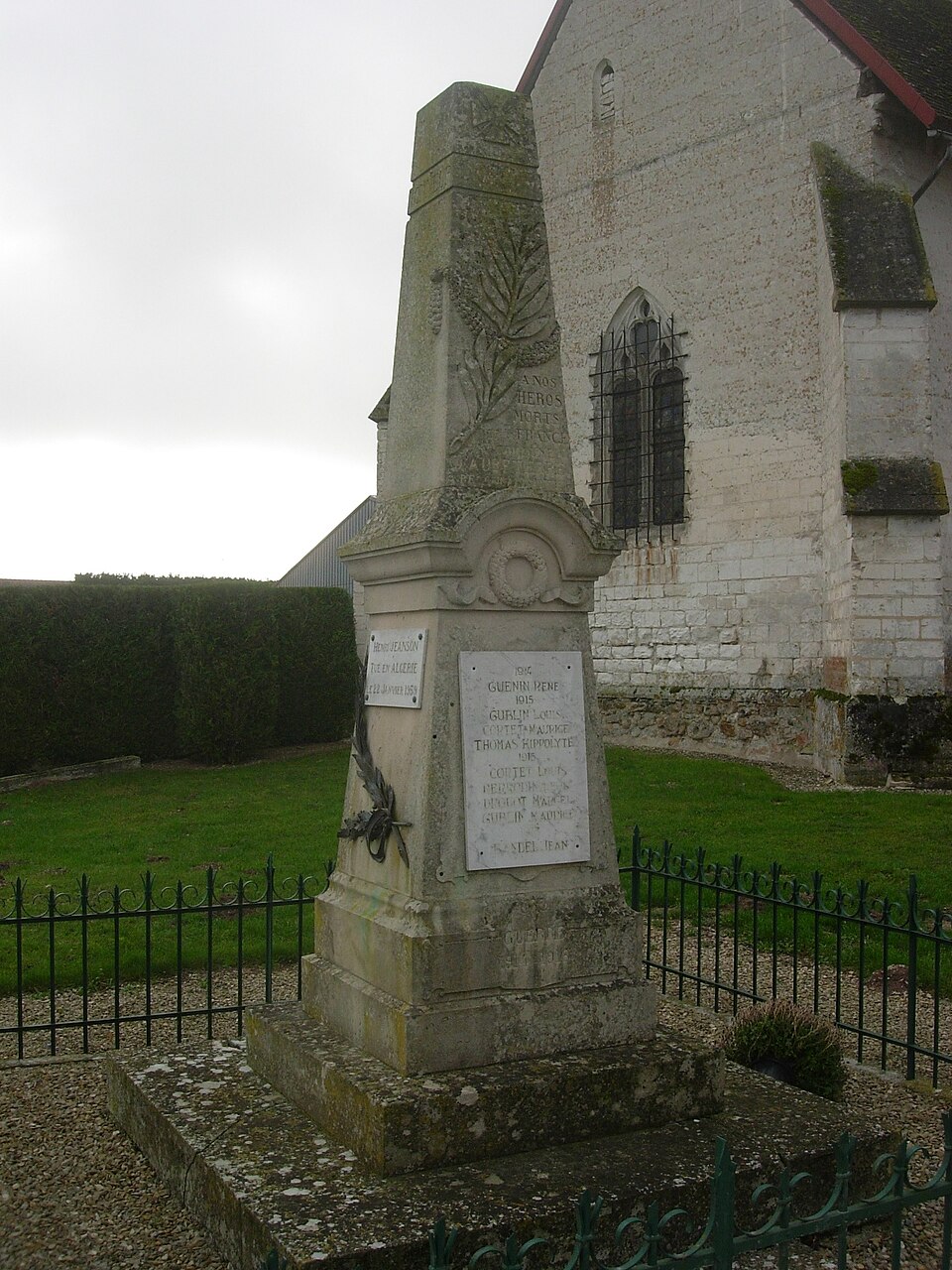 Aubeterre monument aux morts