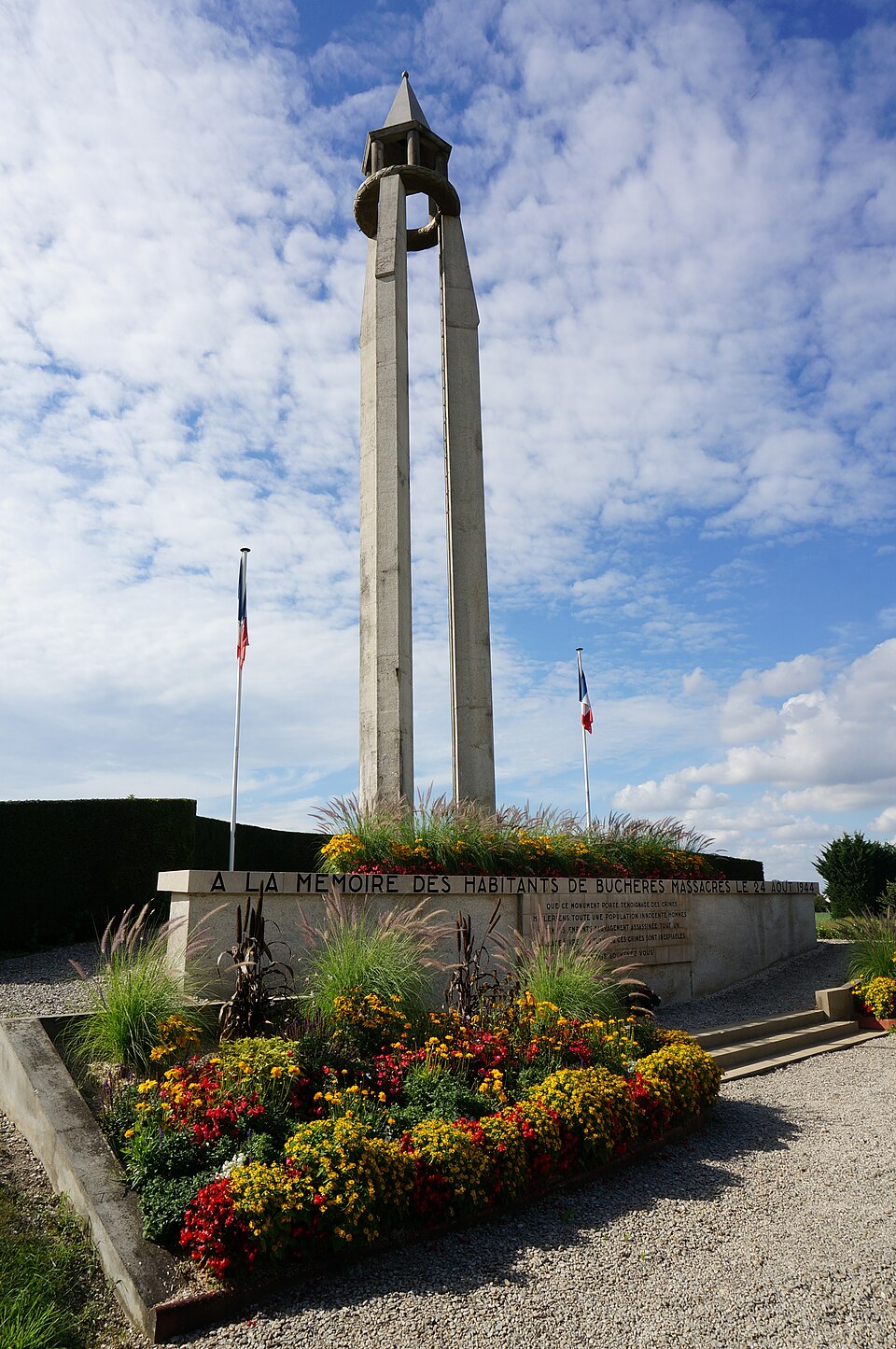 Monument Buchères 07919