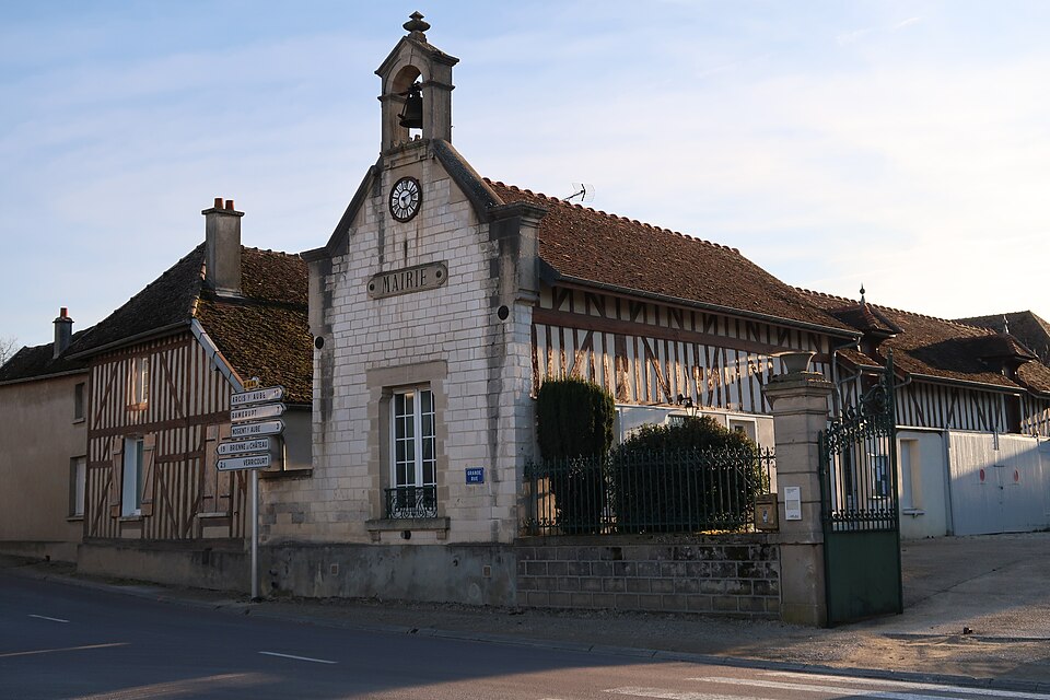 Coclois, mairie, voisinage
