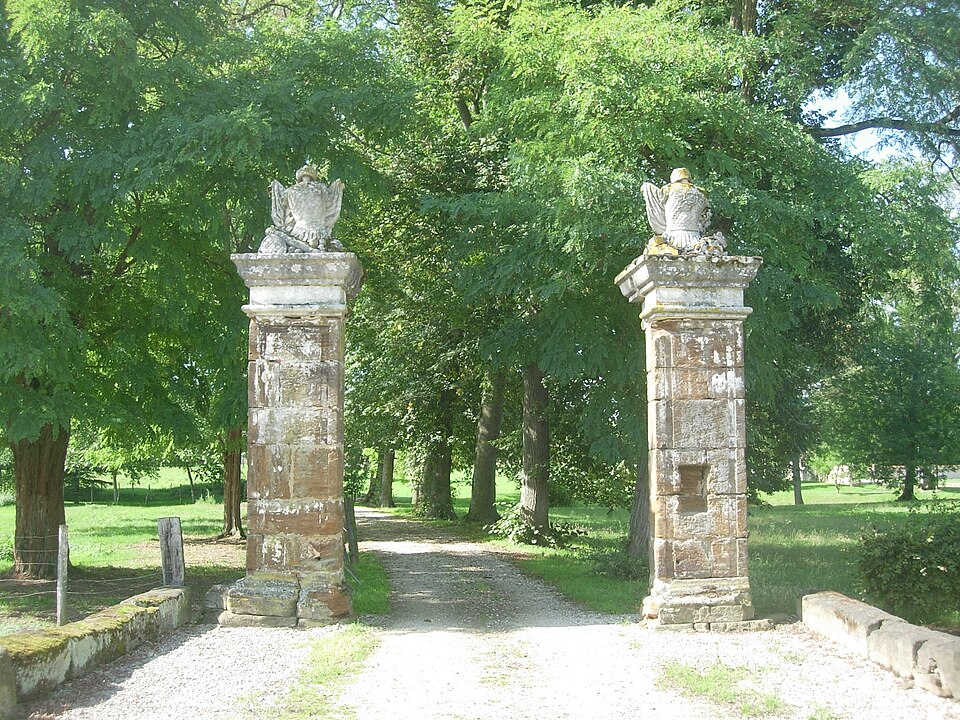 Fuligny entrée du château (1)