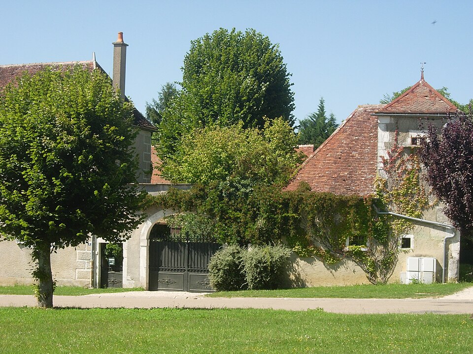 Lignières village