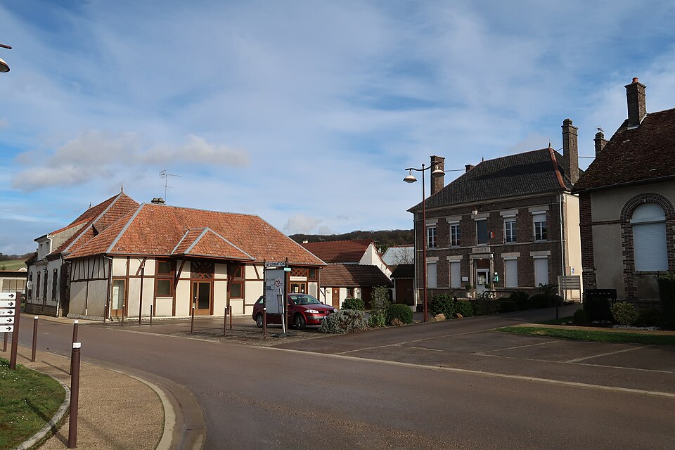 Macey, centre