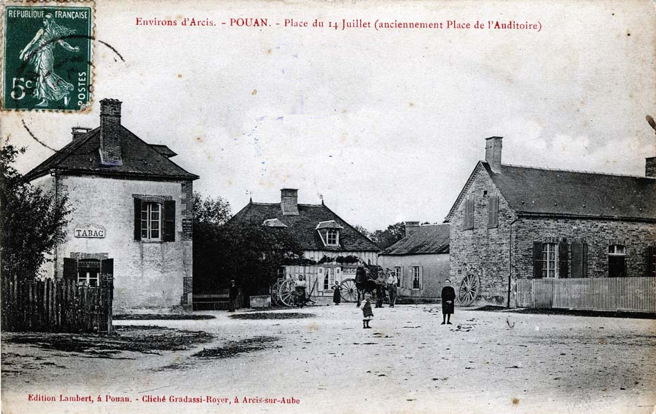 Pouan — les — Vallées place du 14 juillet