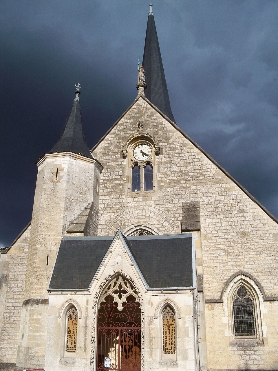 Église Saint — Julien — de — Brioude de Saint — Julien — les — Villas