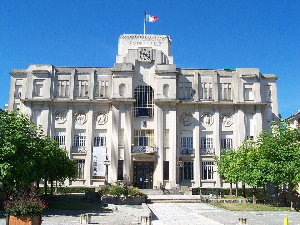 Hotel de ville de Sainte — Savine