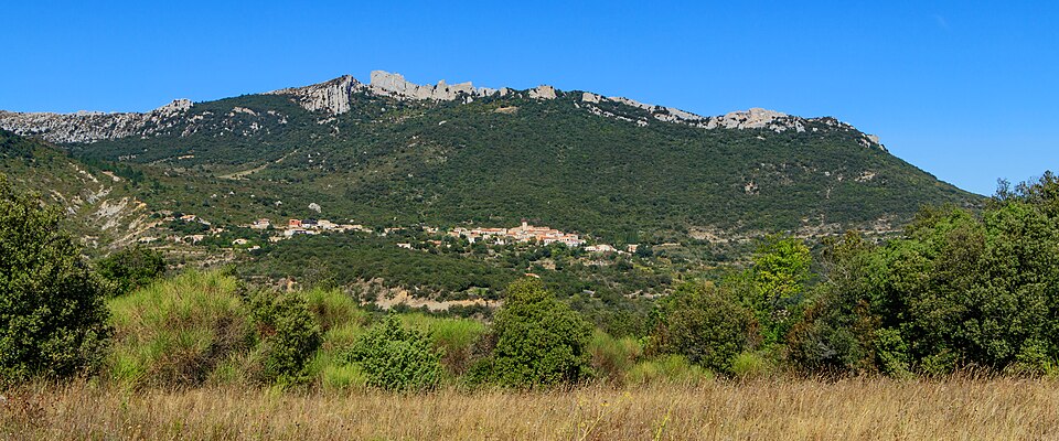 Duilhac — sous — Peyrepertuse — Aude — France 01