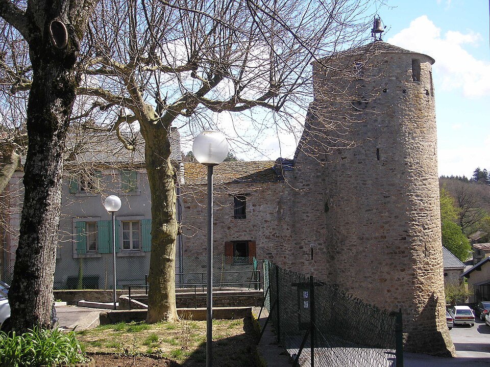La tour de l'horloge à Fontiers — Cabardès en avril 2009