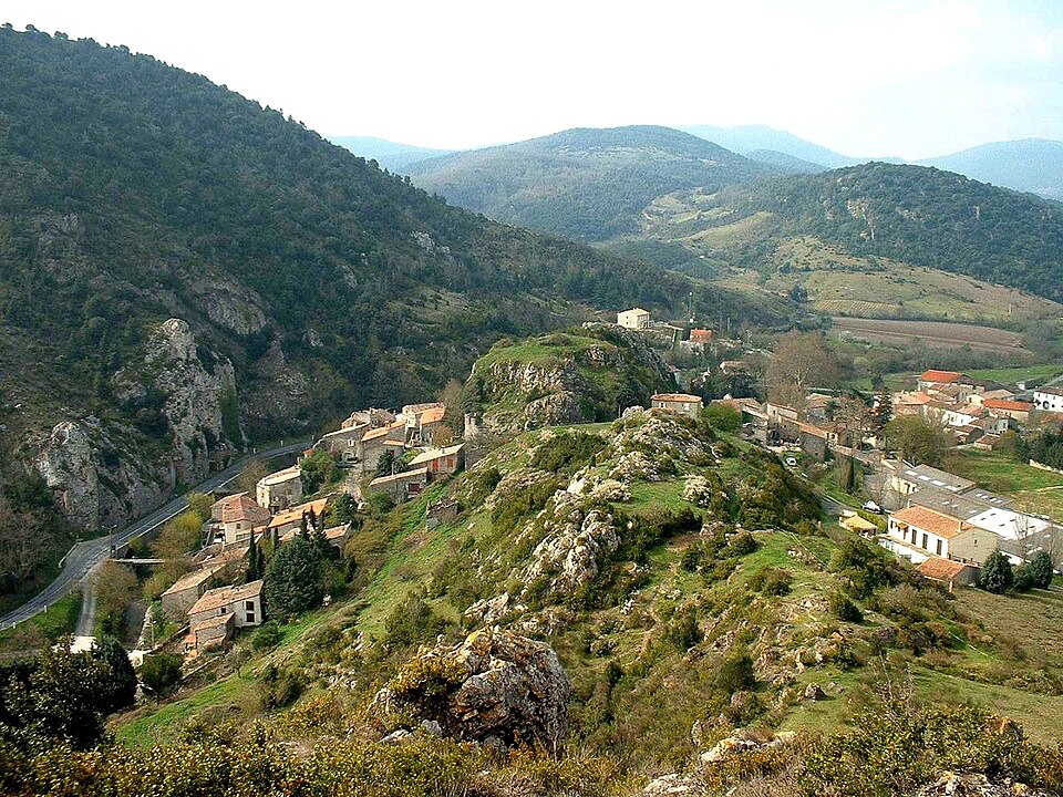 Laroque — de — Fa (France) Rocher