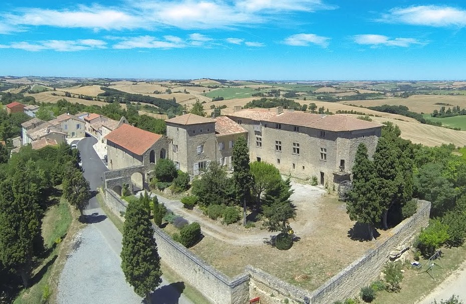 Château de Mézerville et le village