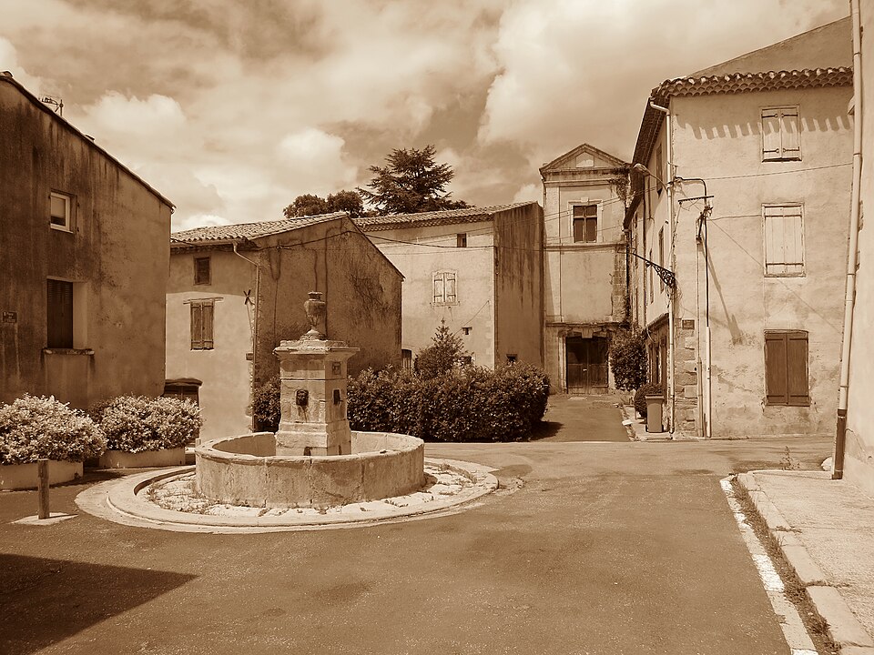 Nébias — Place de l'Église — 20170629 (1)
