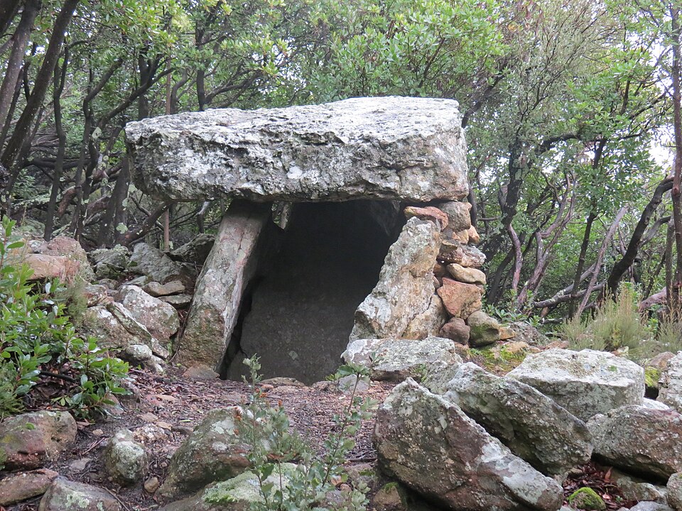Dolmen de Trillol — Rouffiac — des — Corbières 10