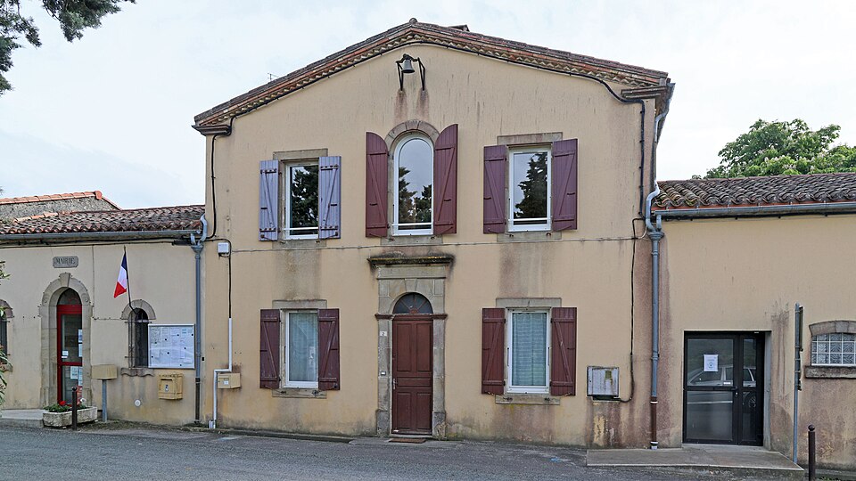 St Julien de Briola (6) école mairie