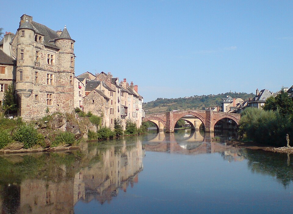 Espalion vu depuis la place