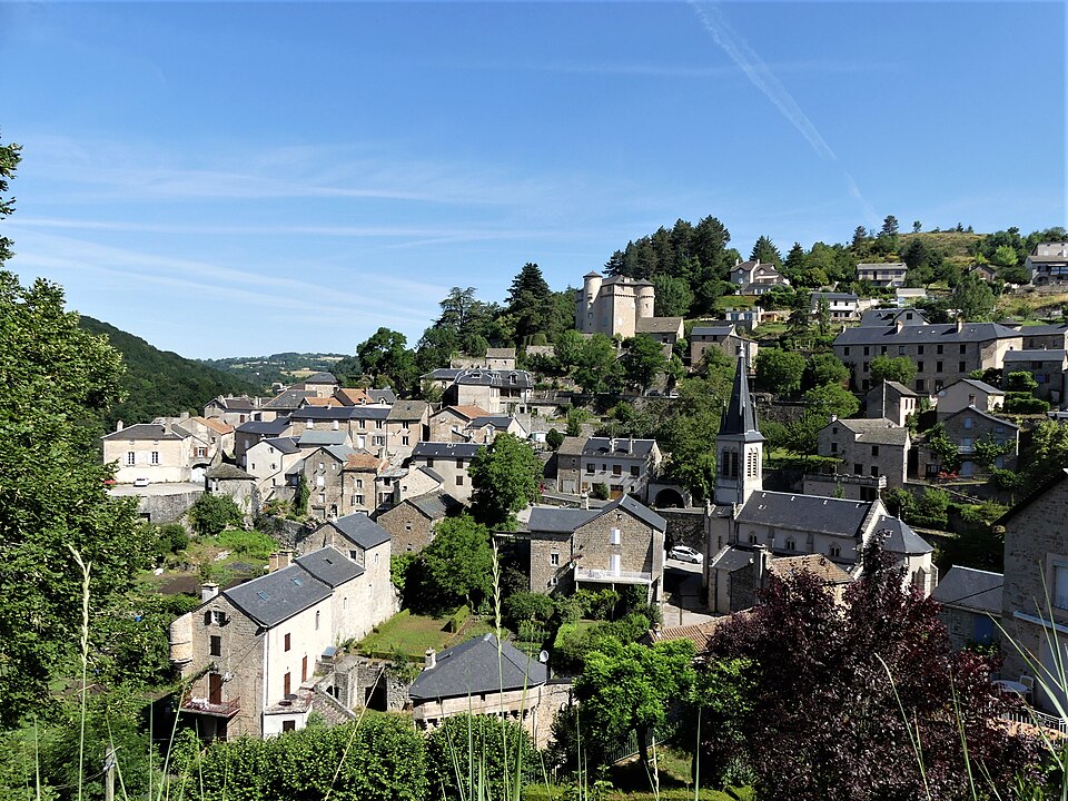 Saint — Léons bourg