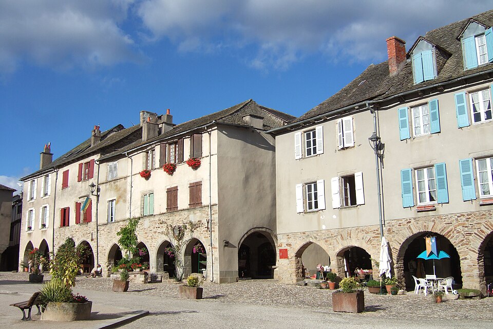 Place facades côté est, prises du sud