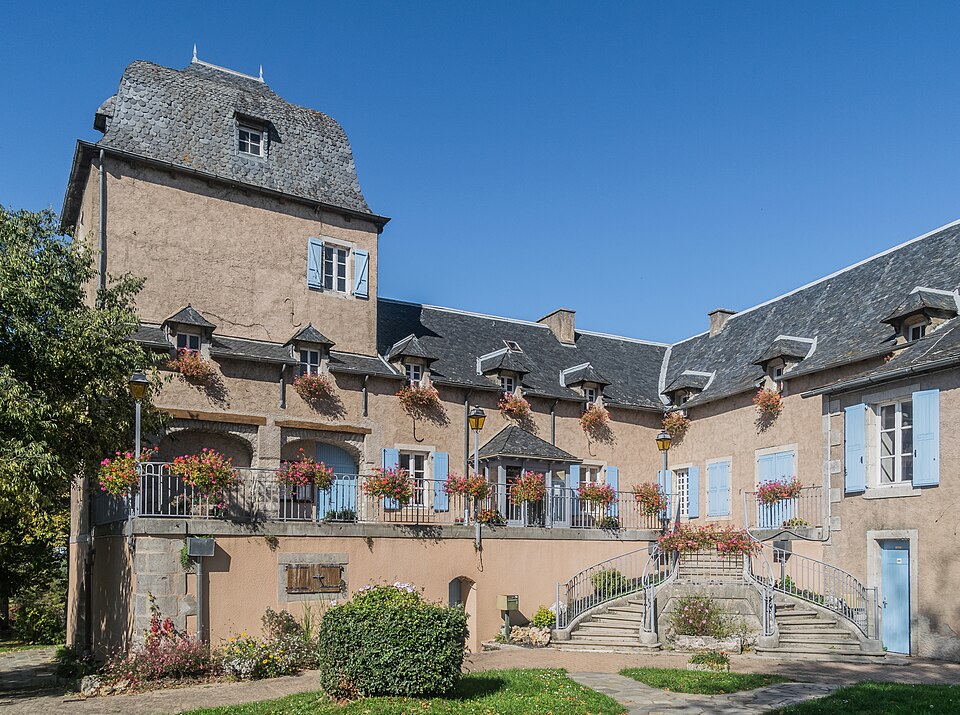 Town hall of Sebazac — Concoures 02