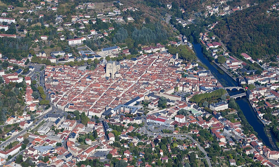 Aerial image of Villefranche — de — Rouergue (view from the west)