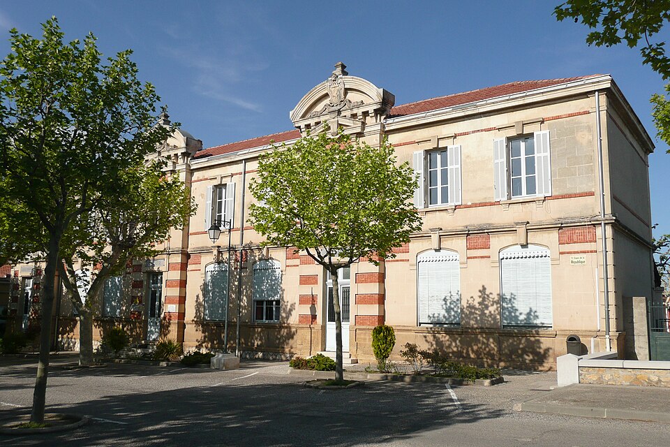 Ecole à Charleval (Bouches — du — Rhône)