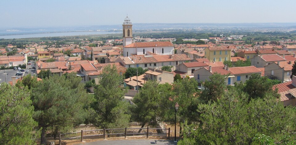 Chateauneuf — l — m panorama