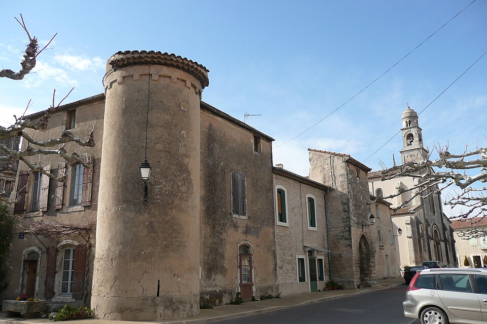 Château et Eglise à Mollégès