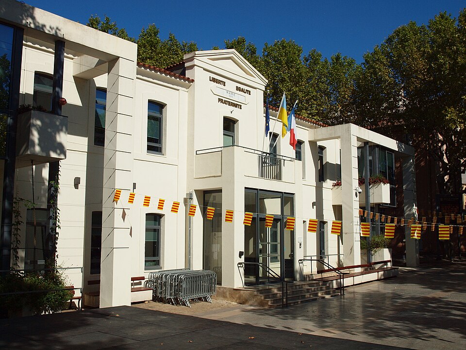Rousset — FR — 13 — mairie — a8