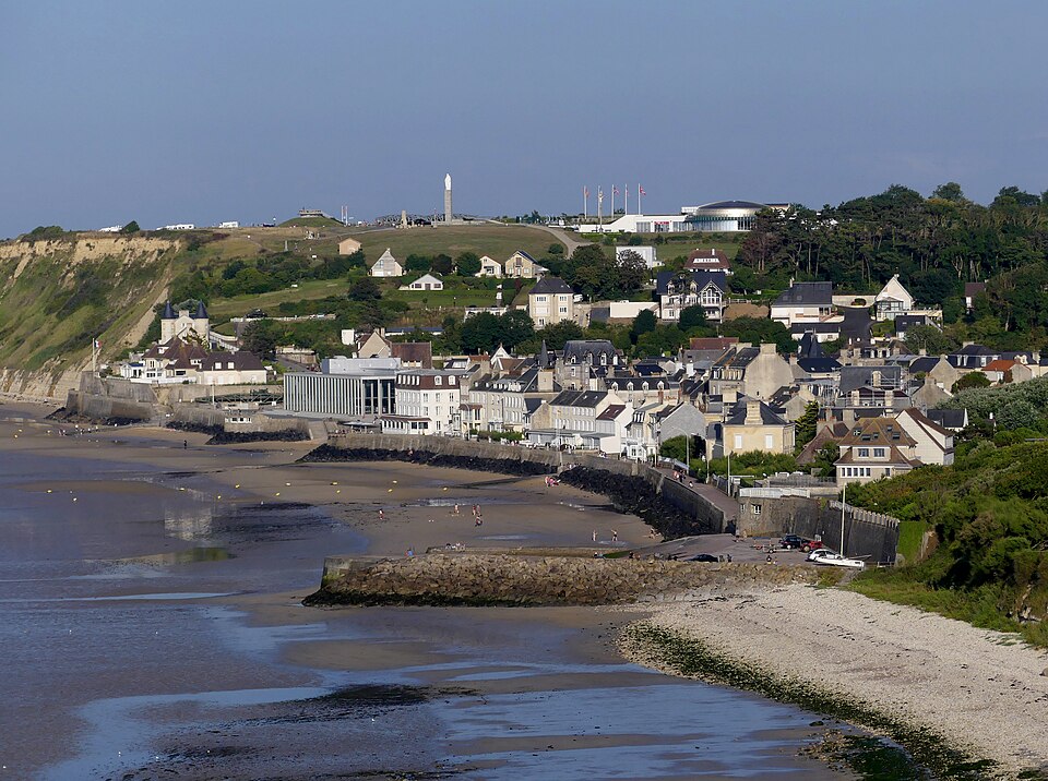 Arromanches — les — Bains à marée basse (juillet 2025)