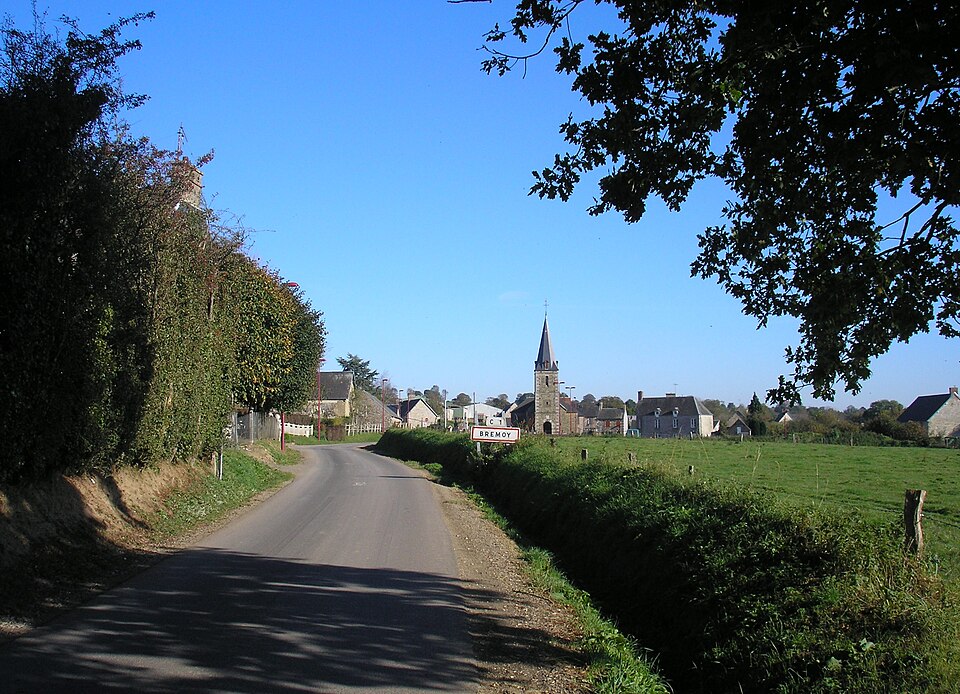 FranceNormandieBremoyVillageEntree