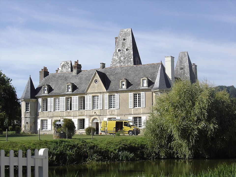 Façade sud du château de Cricqueville — en — Auge
