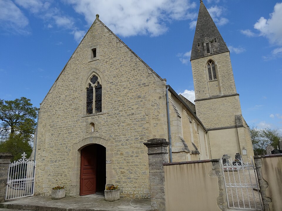 Mandeville — en — Bessin, façade occidentale et clocher de l'église