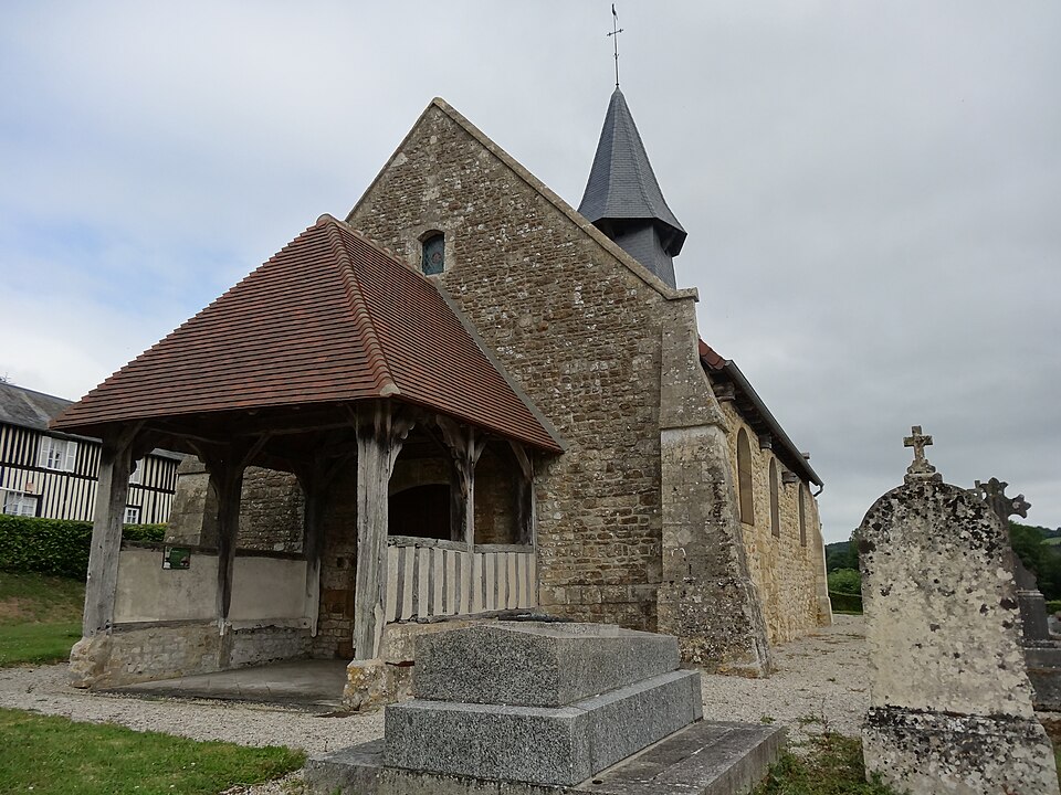 Montreuil — en — Auge, porche et façade ouest de l'église