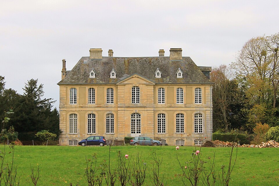 Monts — en — Bessin château