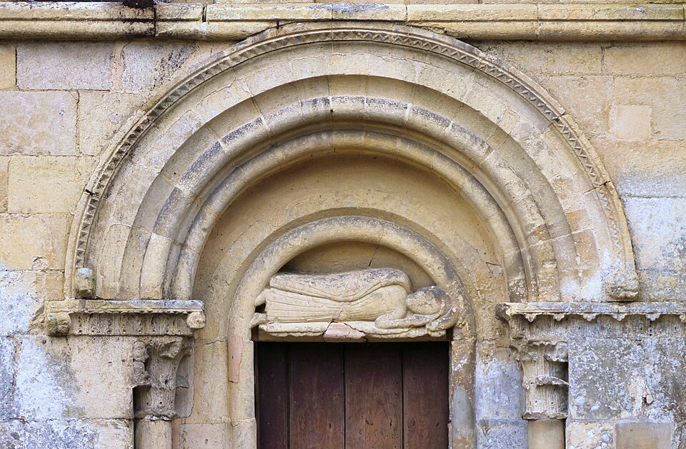 Ouézy église Saint — Pierre portail