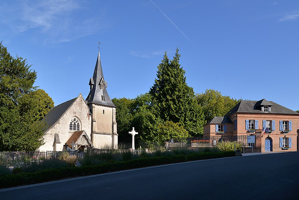 Église Saint — Étienne et mairie de Reux