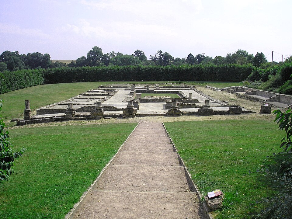 FranceNormandieVieuxSiteMaisonGdPeristyle