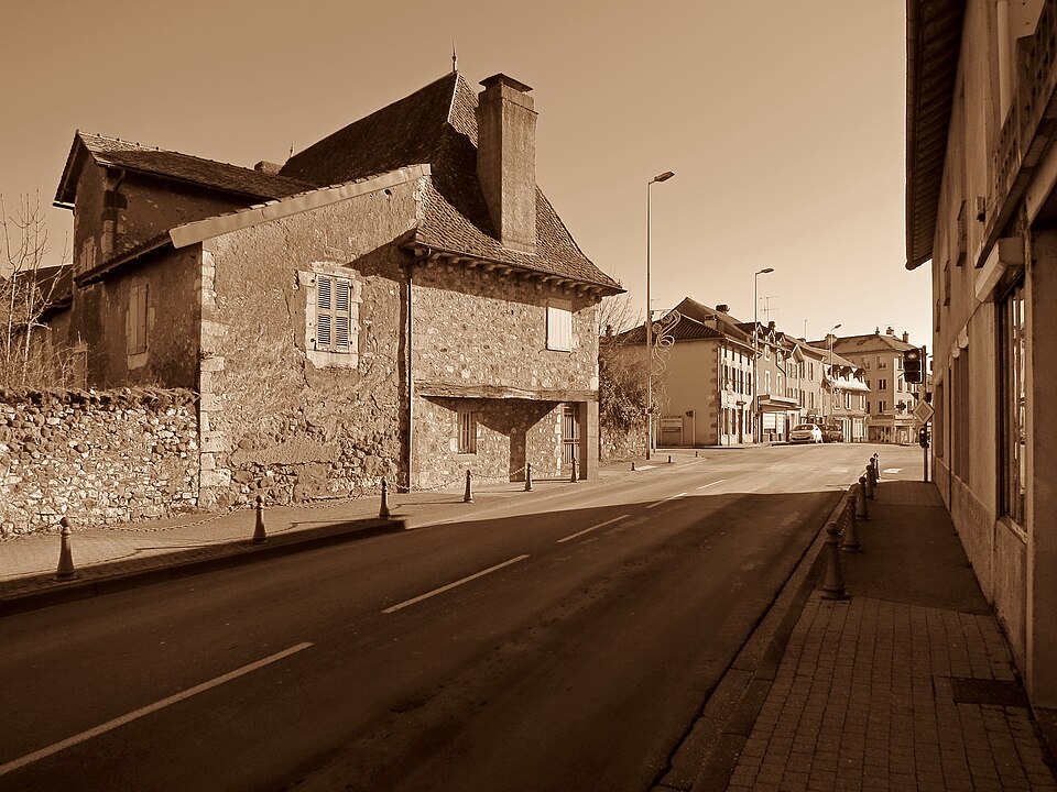 Arpajon — sur — Cère — Avenue du Général Milhaud — 20170104 (1)