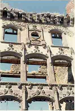 Chateau clavieres — ayrens ruines façade