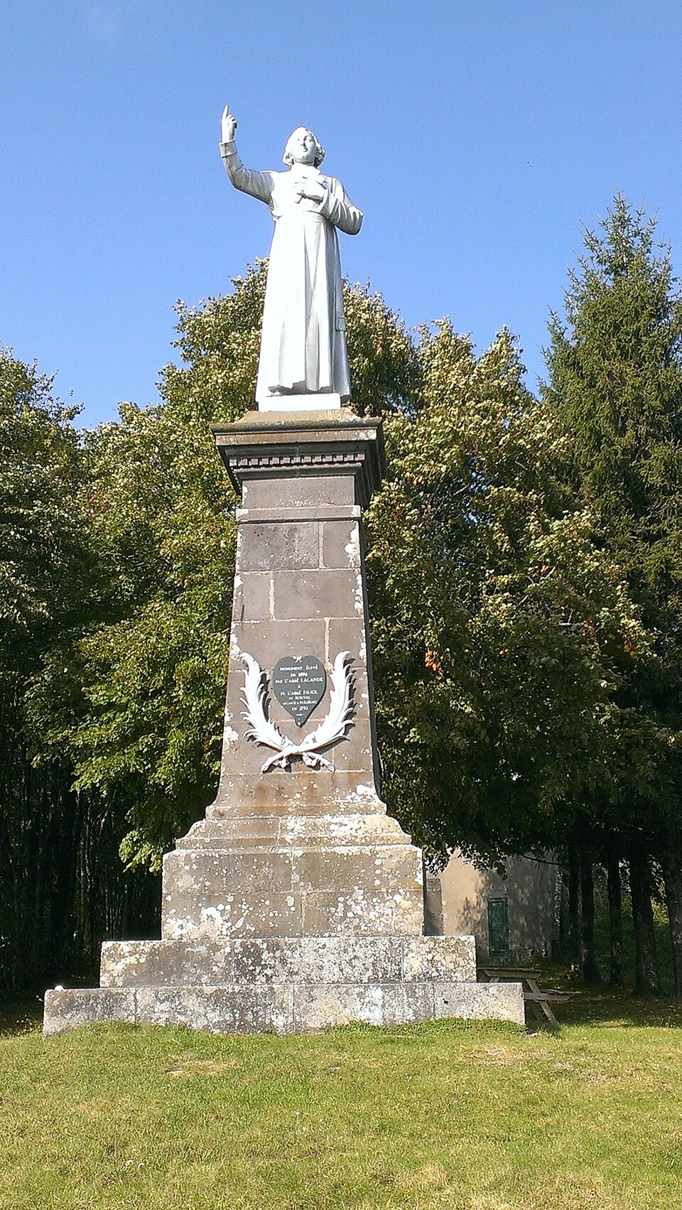 Statue de l'Abbé Filiol — Bouval — Barriac — les — Bosquets