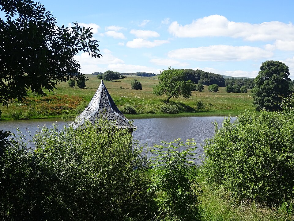 Petit étang, avant Cézens, Cantal
