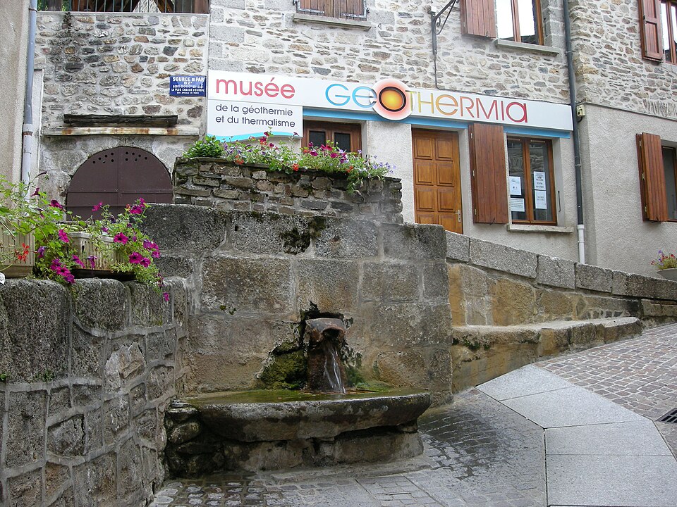 Chaudes — Aigues — Source — Musée