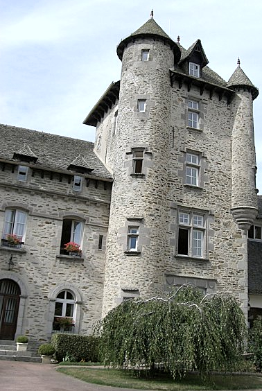 Chateau de Montsalvy legs