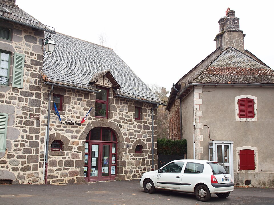 Saint — Chamant — FR — 15 — mairie — 1