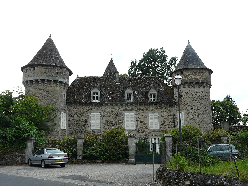 Saint — Étienne — de — Chomeil château